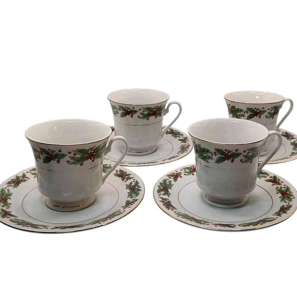 Lynns Fine‎ China Teacups and Saucers Holly Wreath Service For Four Eight Pieces